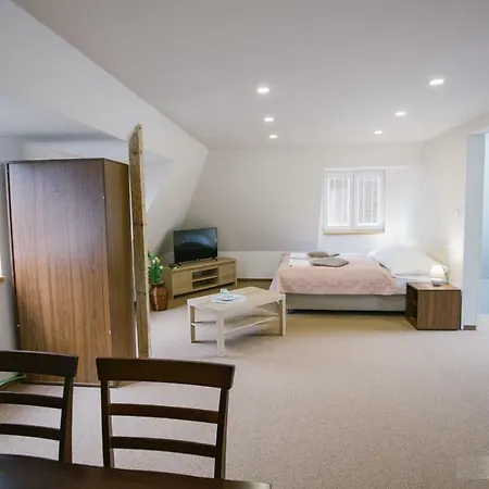 Simak ستير سبلافي