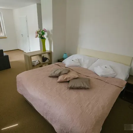 Simak ستير سبلافي